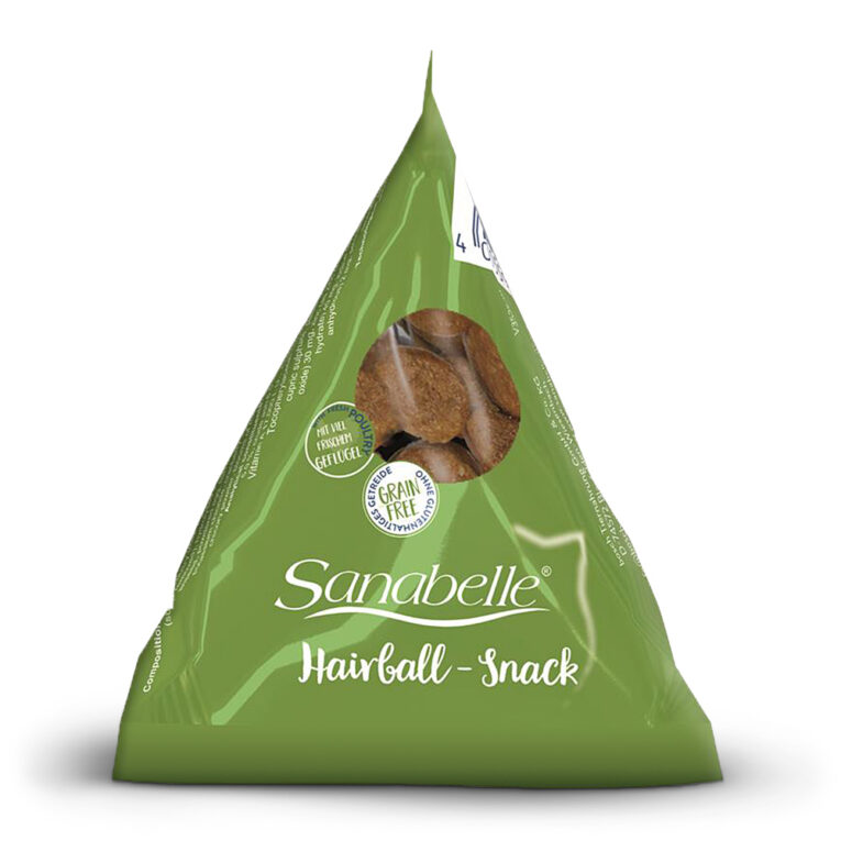 Sanabelle - Kausnack - Hairball Der Sanabelle Hairball Kausnack für Katzen verringert mithilfe von bestimmten Pflanzenfasern die Bildung von Haarballen und ermöglicht schon entstandenen Ballen ein ungehindertes Abführen durch den Darm. Der schmackhafte Katzensnack ist sowohl für Lang- als auch für Kurzhaarkatzen geeignet. Dei Rezeptur des Snacks kommt ganz ohne den Zusatz von getreide aus was den Snack besonders bekömmlich für Katzen macht. Die Krokette hat eine optimale Größe und ist ideal zu kauen. Die leckeren Katzensnacks sind in kleineren Beutel abgefüllt und daher besonders praktisch. Der Kausnack Hairball von Sanabelle im Überblick: Verhindert auf natürliche Weise die Bildung von Haarballen Ermöglicht bereits entstandenen Ballen das ungehinderte Abführen Sowohl für Lang- als auch für Kurzhaarrassen geeignet Besonders schmackhaft und bekömmlich Durchmesser Krokettengröße 10mm Getreidefrei In praktischen 20 g Beutelche