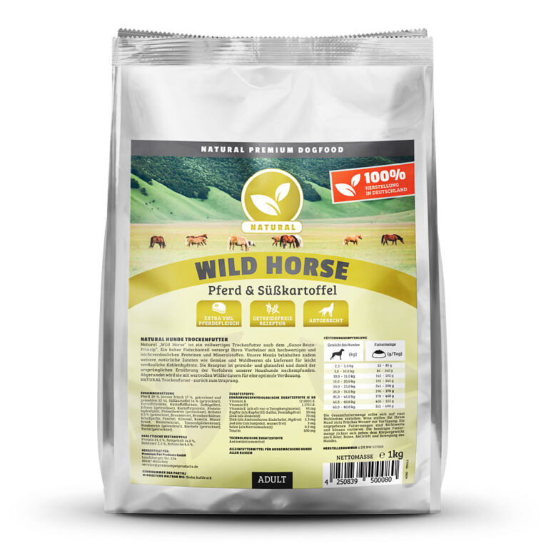 Natural - Trockenfutter - Wild Horse mit Pferd Das Hundefutter Natural Horse mit Pferd ist ein vollwertiges Trockenfutter nach dem „Ganze-Beute-Prinzip“. Ein hoher Anteil an frischem Pferdefleisch sowie hochwertige Süßkartoffeln versorgen Ihren Vierbeiner mit hochwertigen Proteinen Kohlenhydraten. Das Fleisch stammt zu 100% aus kontrollierter Herkunft und enthält viel leicht verdauliches Eiweiß mit hoher biologischer Wertigkeit. Zusätzlich liefern leckere Süßkartoffeln und schmackhaftes Gemüse weitere wichtige Vitamine und Mineralstoffe. Die Rezeptur des getreide- und glutenfreien Trockenfutters ist der ursprünglichen Ernährung der Vorfahren unserer Haushunde nachempfunden und somit besonders natürlich. Durch seine hohe Verträglichkeit eignet sich das Trockenfutter Wild Horse mit Pferd auch optimal zur Ernährung von ernährungssensiblen Hunden aller Rassen. Die Natural Hundefutter werden mit Hilfe von Tierärzten und Produktexperten entwickelt und ausschließlich in Deutschland produziert. Hohe Ansprüche an die verwendeten Rohstoffe sichern außerdem eine durchgehend hohe Qualität der Produkte. Natürlich verzichtet Natural bei der Herstellung auf Geruchs-