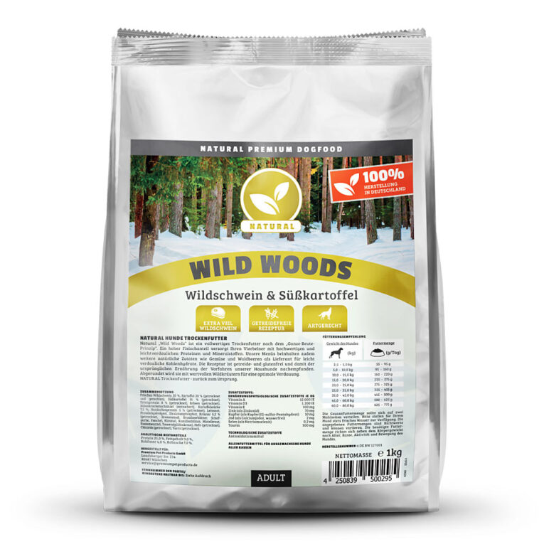 Natural - Trockenfutter - Wild Woods mit Wildschwein Das Hundefutter Natural Wild Woods mit Wildschwein ist ein vollwertiges Trockenfutter nach dem „Ganze-Beute-Prinzip“. Ein hoher Anteil an frischem Wildschwein sowie hochwertige Süßkartoffeln versorgen Ihren Vierbeiner mit hochwertigen Proteinen und Kohlenhydraten. Das Fleisch stammt zu 100% aus kontrollierter Herkunft und enthält viel leicht verdauliches Eiweiß. Zusätzlich liefern leckere Süßkartoffeln und schmackhaftes Gemüse weitere wichtige Vitamine und Mineralstoffe. Die Rezeptur des getreide- und glutenfreien Trockenfutters ist der ursprünglichen Ernährung der Vorfahren unserer Haushunde nachempfunden und somit besonders natürlich. Durch seine hohe Verträglichkeit eignet sich das Trockenfutter Wild Woods mit Wildschwein auch optimal zur Ernährung von ernährungssensiblen Hunden aller Rassen. Die Natural Hundefutter werden mit Hilfe von Tierärzten und Produktexperten entwickelt und ausschließlich in Deutschland produziert. Hohe Ansprüche an die verwendeten Rohstoffe sichern außerdem eine durchgehend hohe Qualität der Produkte. Natürlich verzichtet Natural bei der Herstellung auf Geruchs-