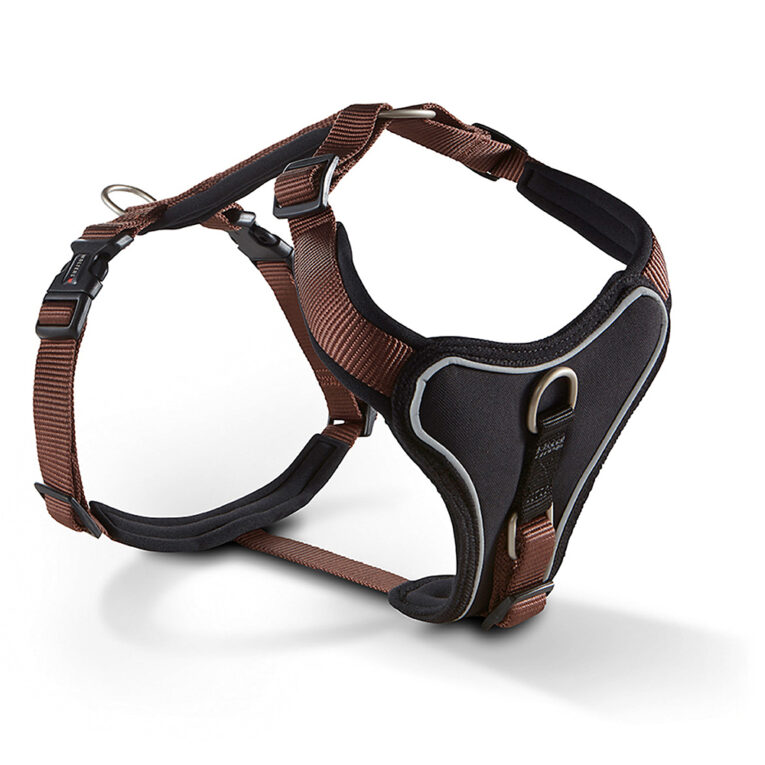 Geschirr Professional Comfort tabac/schwarz Das Geschirr Professional Comfort von Wolters hat eine ausgezeichnete Passform und ist für jede Art von Hundestatur geeignet. Das Geschirr kann daher auch für Hunde mit kräftigerem Körperbau