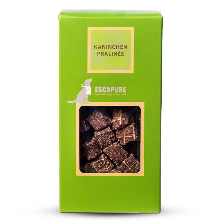 Escapure - Kausnack - Kaninchen Pralines (getreidefrei) Die Escapure Kaninchen Pralines aus feinem Kaninchenfleisch sind ein besonderer Kaugenuss für Hunde jeder Art und jeden Alters. Der schmackhafte Snack lässt keine Hundewünsche offen und ermöglicht Ihrem Hund in aller Ruhe zu kauen und zu relaxen. Die herzhaften Pralines von Escapure lassen ihm viel Zeit für schmackhafte Hundeträume. Das Fleisch der Escapure Kaninchen Pralines stammt zu annähernd 100% aus Kaninchenfleisch. Durch die schonende und natürliche Lufttrocknung behält der Snack seinen unwiderstehlichen Geruch und Geschmack. Zusätzlich ist der feine Snack von Escapure mit Buchenholzrauch veredelt. Die festere Konsistenz ist perfekt für ein längeres Kauvergnügen. Die Kaninchen Pralines von Escapure enthalten keine Fremdproteine und sind frei von Konservierungsstoffen