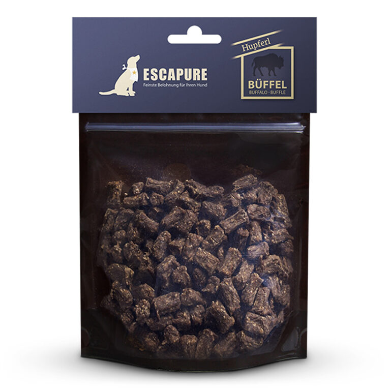 Escapure - Kausnack - Büffel Hupferl (getreidefrei) Das Escapure Büffel Hupferl ist ein besonders schmackhafter Hundesnack. Der Snack lässt sich optimal als Belohnungshappen während des Hundetrainings oder als kleine Liebkosung für zwischendurch verwenden. Auch Futterallergiker können von der getreidefreien Rezeptur mit nur einer Fleischsorte profitieren. Das Fleisch der Escapure Hupferl stammt zu 100% aus Büffelfleisch. Durch die schonende Lufttrocknung mit Buchenholzaroma behält der Snack seinen unwiderstehlichen Geruch und Geschmack bei. Die Happen sind zu einer maulgerechten Form zerteilt und im praktischen Beutel verpackt. Ihr Hund wird die Leckerlies von Escapure lieben und sich immer wieder darüber freuen. Kauen und Knabbern zählt zu den ureigensten Instinkten Ihres Hundes. Kausnacks wirken beruhigend und unterstützen die Zahngesundheit der Tiere. Die von der Natur inspirierten Büffel Hupferl von Escapure sind also die ideale Wahl als Snack zwischendurch