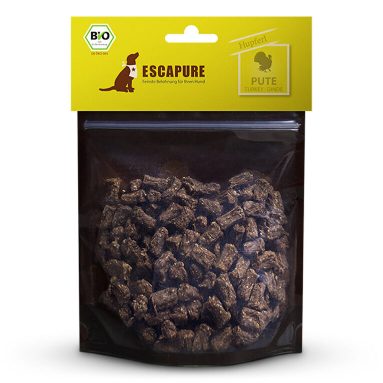 Escapure - Kausnack - BIO Puten Hupferl (getreidefrei) Das Escapure BIO Puten Hupferl ist ein besonders schmackhafter Hundesnack. Der Snack lässt sich optimal als Belohnungshappen während des Hundetrainings oder als kleine Liebkosung für zwischendurch verwenden. Auch Futterallergiker können von der getreidefreien Rezeptur mit nur einer Fleischsorte profitieren. Das Fleisch der Escapure Hupferl stammt zu 100% aus Putenfleisch in Bioqualität. Durch die schonende Lufttrocknung mit Buchenholzaroma behält der Snack seinen unwiderstehlichen Geruch und Geschmack bei. Die Happen sind zu einer maulgerechten Form zerteilt und im praktischen Beutel verpackt. Ihr Hund wird die schmackhaften Leckerlies von Escapure lieben und sich immer wieder darüber freuen. Kauen und Knabbern zählt zu den ureigensten Instinkten Ihres Hundes. Kausnacks wirken beruhigend und unterstützen die Zahngesundheit der Tiere. In hundgerechten