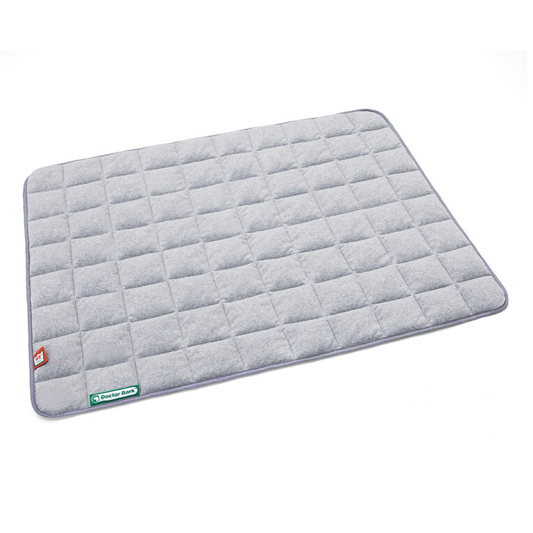 Fleece Wendedecke melange grau Die Wende-Fleece-Decke von Doctor Bark ist kuschelig