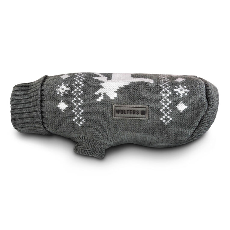 Strickpullover Elch Vor allem kleine Hunde können an kälteren Tagen schnell frieren und benötigen einen angenehmen und wärmenden Schutz. Eine kuschelige und zugleich schicke Alternative ist unser schöner Strickpullover mit hübschem Elch-Muster aus anschmiegsamen Strickgewebe. Der Pullover hat eine sehr gute Passform und besteht aus pflegeleichtem Acrylmaterial. Ein hoher Rollkragen sorgt für einen perfekten Sitz bei deinem Vierbeiner. Die Strickpullover sind für kleine bis mittelgroße Hunde geeignet. Die Sonder-Größe "Mops & Co." passt hervorragend Hunden mit breiter Brust