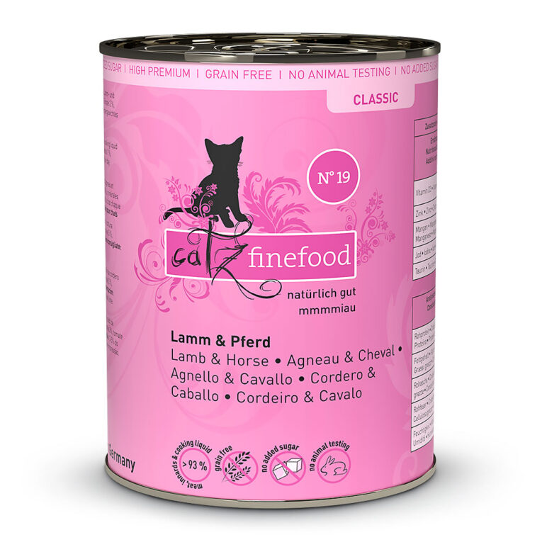 catz finefood - Nassfutter - No. 19 Lamm & Pferd (getreidefrei) No. 19 Lamm & Büffel der Firma catz Finefood enthält leckere Bestandteile von Lamm und Pferd. Neben zartem Muskelfleisch werden nährstoffreiche Innereien wie Herz und Leber verarbeitet und mit Zucchini und Ingwer kombiniert. Des Weiteren enthält dieses Nassfutter gesundes Traubenkernöl und das für die Katze überaus wichtige Taurin. catz finefood hat es sich zum Ziel gesetzt