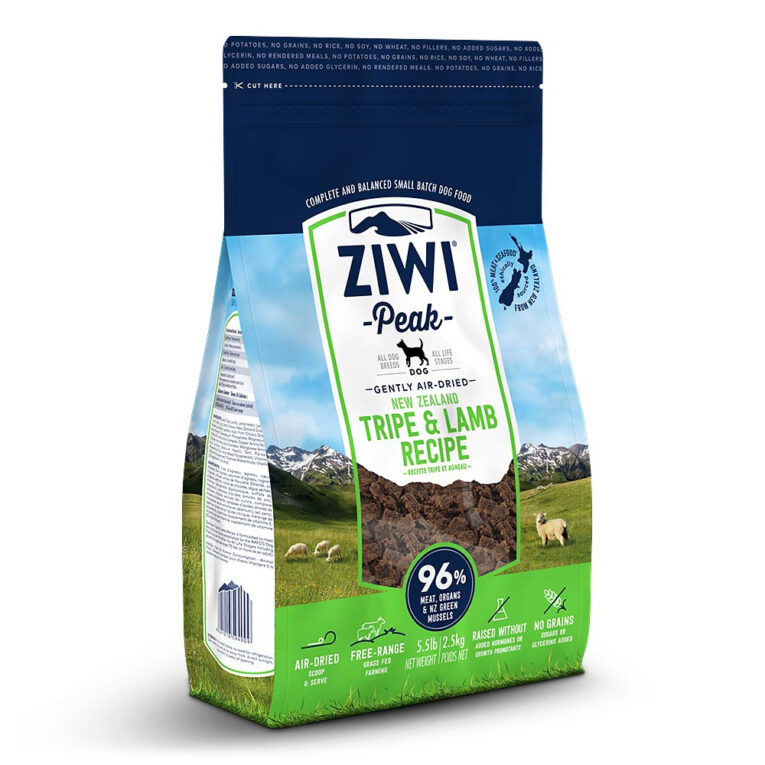 Ziwi Peak - Trockenfutter - Air Dried Dog Food Tripe and Lamb (getreidefrei) Das luftgetrocknete Ziwi Peak Hundefutter Tripe and Lamb ist ein hochwertiges Alleinfuttermittel für Hunde aller Rassen und Altersstufen. Die Zusammensetzung mit reichlich Lammfleisch und Lamminnereien macht das Hundefutter dabei besonders schmackhaft. Zur Verfeinerung enthält das Trockenfutter Seetang