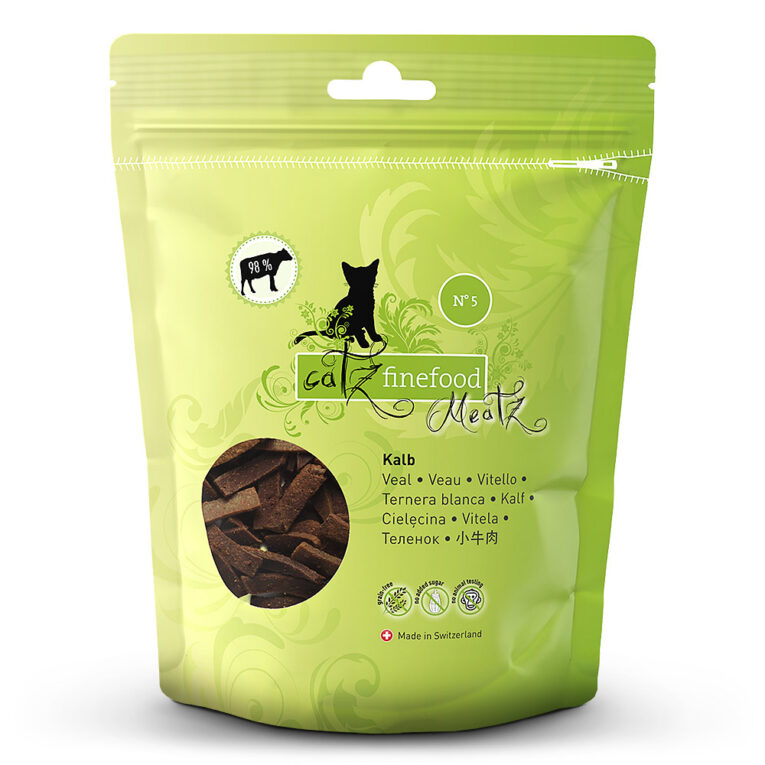catz finefood - Katzensnack - Meatz No.5 Kalb (getreidefrei) Die Meatz No.5 Kalb von catz finefood sind ein schmackhafter Snack aus knusprigen Kalbsfleisch. Für ein besonders leckeres Aroma wurden die Fleischstreifen gegrillt und im Anschluss schonend getrocknet. Neben Kalbfleisch als einzige Proteinquelle enthalten die catz finefood Meatz No.5 Kalb Leinsamen