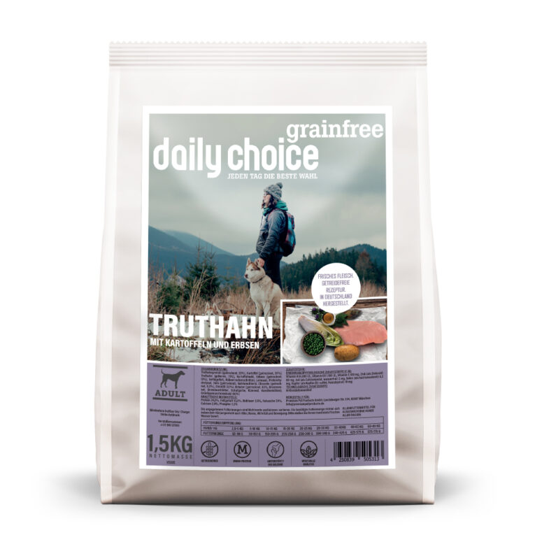Grainfree Truthahn mit Kartoffeln und Erbsen Ihr Hund reagiert allergische auf verschiedene Getreidesorten? Dann tun sie dem Trockenfutter Grainfree Truthahn mit Kartoffeln und Erbsen Ihrem Liebling etwas Gutes. Statt Getreide wird in dieser wohltuenden Rezeptur Kartoffeln verwendet. Die Fleischsorte Truthahn ist besonders leicht verdaulich und reich an Vitamin B12 und B6. Die enthaltenen Erbsen und Chicorée liefern wichtige Eiweiße. Neuseeländische Grünlippmuschel kann für starke Knochen und Gelenke sorgen. Das in Deutschland hergestellte Trockenfutter von daily choice wird ohne die Zugabe von Zucker oder chemische Farb- und Konservierungsstoffe produziert. Auf Tierversuche wird komplett verzichtet. Abgerundet mit wertvollen Kräutern wie Brennnessel