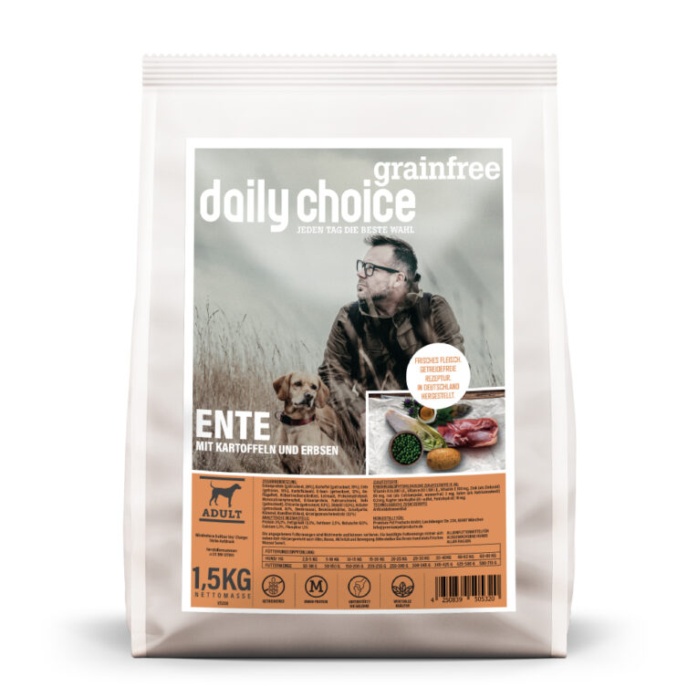 Grainfree Ente mit Kartoffeln und Erbsen Viele Hunde leiden unter Unverträglichkeiten oder Futtermittelallergien. Aus diesem Grund entwickelte daily choice das Trockenfutter Grainfree Ente mit Kartoffeln und Erbsen. Getreidehaltige Kohlenhydrate werden durch wohltuende Kartoffeln ersetzt. Das schmackhafte Entenfleisch ist zudem leicht verdaulich und gut bekömmlich. Erbsen und Chicorée können durch den Anteil an Eiweiß die Verdauung bestärken. Verfeinert mit Kräutern und neuseeländischer Grünlippmuschel zur Unterstützung der Gelenke ist das Futter ein optimales Alleinfutter für jeden Tag. Die Trockenfutter von daily choice werden zu 100 % in Deutschland produziert. Dabei wird stets auf die kurze Transportwege und regionale Zutaten geachtet. Die Rezepturen sind frei von chemischen Farb- und Konservierungsmitteln und Zucker. Tierversuche sind für daily choice komplett ausgeschlossen. Das Trockenfutter daily choice Grainfree Ente mit Kartoffeln und Erbsen: Alleinfuttermittel Single Protein Futter 35 % Entenfleisch Mit Kartoffel statt Getreide 100 % hergestellt in Deutschland Leicht verdaulich und gut bekömmlich Ohne getreidehaltige Kohlenhydrate Chicorée und Erbsen liefern Eiweiß Grünlippmuschel (unterstützt Gelenke)