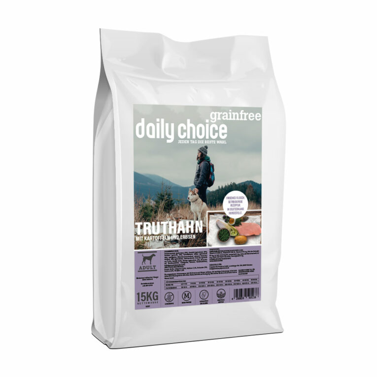Das getreidefreie daily choice Trockenfutter Grainfree Truthahn mit Kartoffeln und Erbsen bietet eine besonders hohe Akzeptanz und gute Verträglichkeit durch den Verzicht auf getreidehaltige Kohlenhydrate und den Einsatz einer einzigen tierischen Proteinquelle. Gemüsesorten wie Chicorée und Erbsen können die Verdauung unterstützen und das Extrakt der neuseeländischen Grünlippmuschel die Gelenkgesundheit fördern. Ein Fleischanteil von 35% Truthahnfleisch sowie Kräuter machen das Trockenfutter besonders schmackhaft und ideal als tägliches Alleinfuttermittel für Hunde aller Rassen. Bei daily choice wird großer Wert auf Regionalität und Transparenz gelegt. Deshalb werden alle Produkte in Deutschland hergestellt und es wird auf minderwertige Kohlehydrate verzichtet. daily choice - Jeden Tag die beste Wahl.