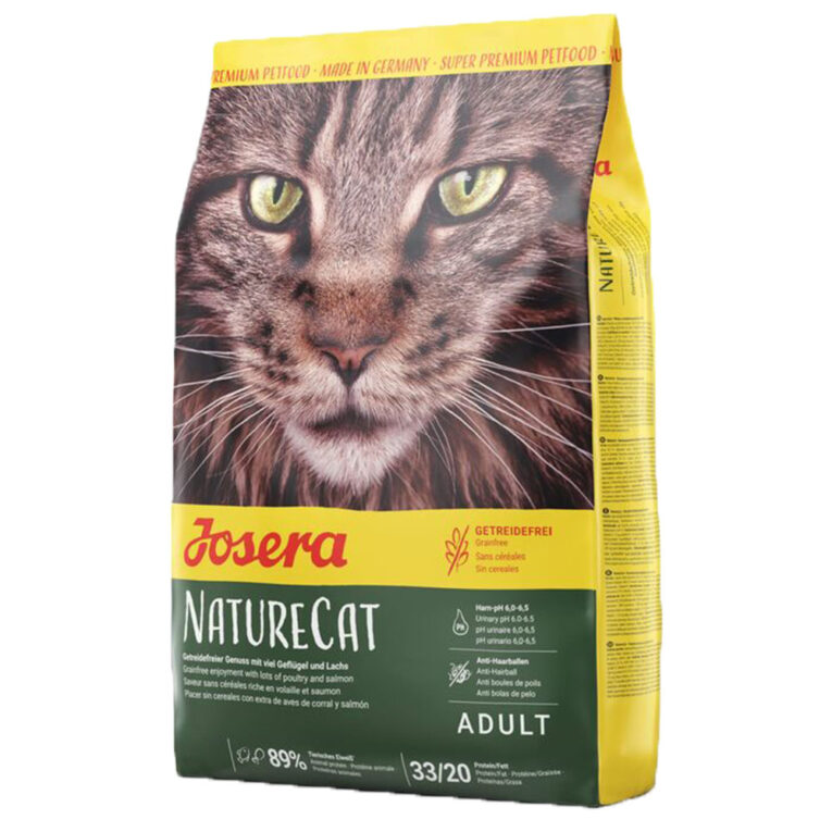 Josera – Trockenfutter – Nature Cat Das schmackhafte Trockenfutter NatureCat von Josera ist durch eine Kombination aus getrocknetem Geflügel und getrocknetem Lachs ein abgestimmter Leckerbissen für anspruchsvolle Katzen. Erlesene Kräuter und gesunde Früchte runden die Zusammensetzung ab. Das Katzenfutter ist getreidefrei und so auch für ernährungssensible Stubentiger geeignet. Auch ab junge Kätzchen ab 6 Monaten