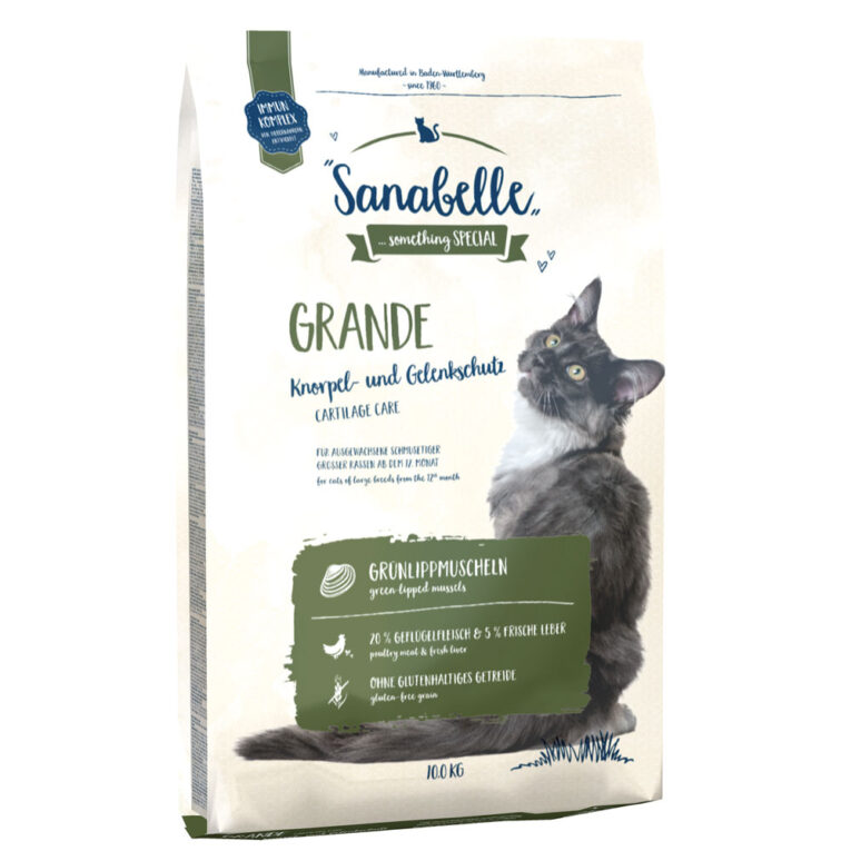 Sanabelle - Trockenfutter - Grande Sanabelle Grande wurde speziell für ausgewachsene Katzen großer Rassen entwickelt. Die besondere Größe der Kroketten von 14mm reduziert die Gefahr einer überhasteten Nahrungsaufnahme. Die Beschaffenheit der Kroketten regt zudem zum verlangsamten und ausgeprägten Zerkleinern der Nahrung an. Natürliche Knorpelaufbaustoffe wie Glucosamine regen den Stoffwechsel des Gelenkknorpels an und unterstützen somit die Beweglichkeit der Gelenke (cartilage care). Sanabelle Trockenfutter bietet für jeden Lebensabschnitt eine genau auf die jeweiligen Bedürfnisse Ihrer Katze abgestimmte Nahrung – sehr schmackhaft