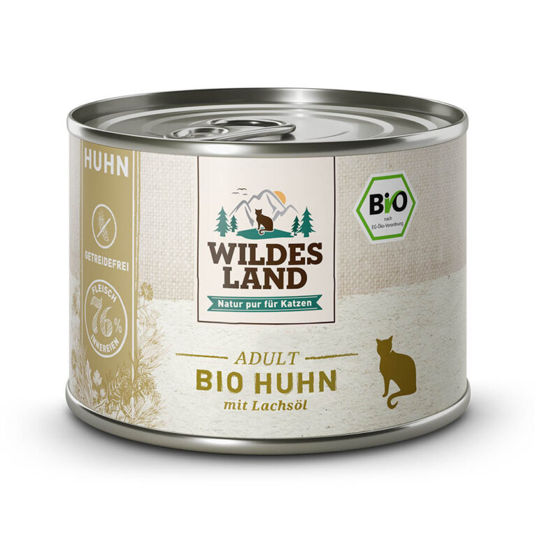 Wildes Land - Nassfutter - Bio Huhn mit Lachsöl 200 g Für das Wohlbefinden und die Gesundheit Ihrer Katze ist eine ausgewogene Ernährung mit hochwertigen Proteinen unerlässlich. Das Bio-Nassfutter Wildes Land Huhn stammt aus kontrolliert biologischer Landwirtschaft und basiert auf der Ursprünglichkeit und Kraft der Natur. Deshalb enthält die Sorte Huhn von Wildes Land kein Getreide und nur eine hochwertige Proteinquelle für eine artgerechte Ernährung. Mit einem Gesamtanteil an Muskelfleisch und Innereien von 76 % besitzt es eine ausgezeichnete Akzeptanz und Verträglichkeit. Ergänzt wird die Rezeptur nur mit wertvollem Lachsöl - kombiniert nach den neuesten wissenschaftlichen Erkenntnissen. Mit dem Wildes Land Bio-Nassfutter Huhn wird Ihre Katze mit allen wichtigen Nährstoffen und Vitaminen versorgt