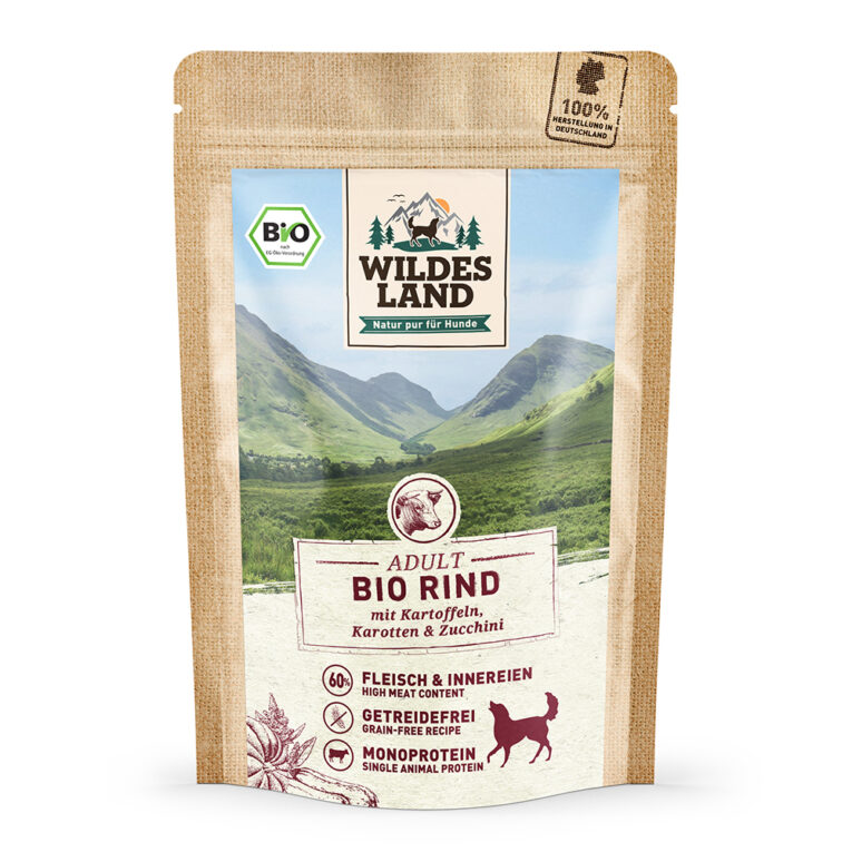 Wildes Land - Nassfutter - Bio Rind mit Kartoffeln 10 x 125 g Für das Wohlbefinden und die Gesundheit Ihres Hundes ist eine ausgewogene Ernährung mit hochwertigen Proteinen unerlässlich. Das Bio-Nassfutter Wildes Land Rind stammt aus kontrolliert biologischer Landwirtschaft und basiert auf der Ursprünglichkeit und Kraft der Natur. Deshalb enthält die Sorte Rind kein Getreide und nur eine hochwertige Proteinquelle für eine artgerechte Ernährung. Mit einem Gesamtanteil an Fleisch und Innereien von 62 % besitzt es eine ausgezeichnete Akzeptanz und Verträglichkeit. Ergänzt wird die Rezeptur mit Kartoffeln