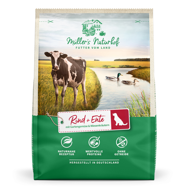 Rind und Ente 1 kg Müller’s Naturhof steht für artgerechtes Trockenfutter – diesem Grundsatz sind wir auch bei unserem neuen Hundefutter Rind + Ente treu geblieben. Um Ihren Hund mit hochwertigen Proteinen zu versorgen enthält das Futter 36 % Fleisch und Innereien von Rind und Ente. Dies sorgt für beste Akzeptanz und Verträglichkeit. Abgerundet wird die Rezeptur mit erlesenem Gartengemüse und Wiesenkräutern. Um den Geschmack sowie natürliche Nährstoffe bestmöglich zu erhalten wird das Hundefutter in einem deutschen Traditionsbetrieb schonend verarbeitet. Bei unserem Müller´s Naturhof Trockenfutter Rind und Ente wird auf Getreide verzichtet und nur hochwertige Proteine verwendet - Ihr Hund wird es lieben. Natürlich ist das Hundefutter frei von Farb-
