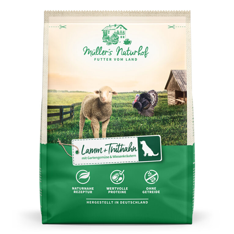 Müller’s Naturhof Getreidefrei Lamm und Truthahn Müller’s Naturhof steht für artgerechtes Trockenfutter – diesem Grundsatz sind wir auch bei unserem neuen Hundefutter Lamm + Truthahn treu geblieben. Um den Geschmack sowie natürliche Nährstoffe bestmöglich zu erhalten wird das Hundefutter in einem deutschen Traditionsbetrieb schonend verarbeitet. Bei unserem Müller´s Naturhof Trockenfutter verzichten wir auf Getreide und verwenden nur hochwertige Proteine. Abgerundet wird die Rezeptur mit erlesenem Gartengemüse und Wiesenkräutern. Ihr Hund wird es lieben. Natürlich ist das Hundefutter frei von Farb-