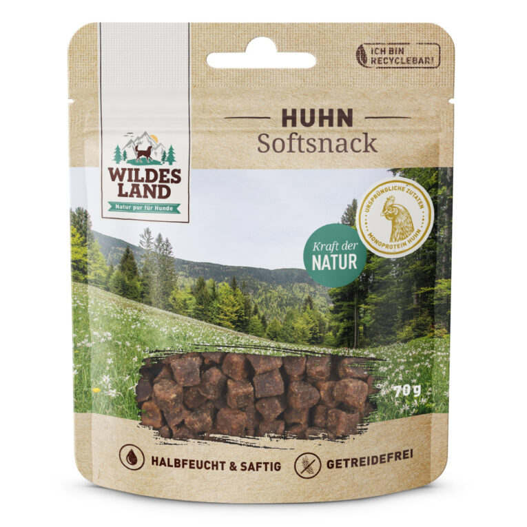 Wildes Land Softsnack Huhn Der halbfeuchte & getreidefreie Wildes Land Softsnack Huhn ist ideal als Belohnung für zwischendurch oder beim Training. In der Hundeerziehung ist die positive Bestärkung von gewünschtem Verhalten essenziell auf dem Weg zum Ziel. Unsere Softsnacks sind dafür ideal geeignet. Die hohe Restfeuchte von 18 % und der hohe Anteil an frischem Hühnerfleisch sorgt für eine besonders hohe Akzeptanz und saftige Kroketten. Die Rezeptur wird durch gut bekömmliche Kartoffeln