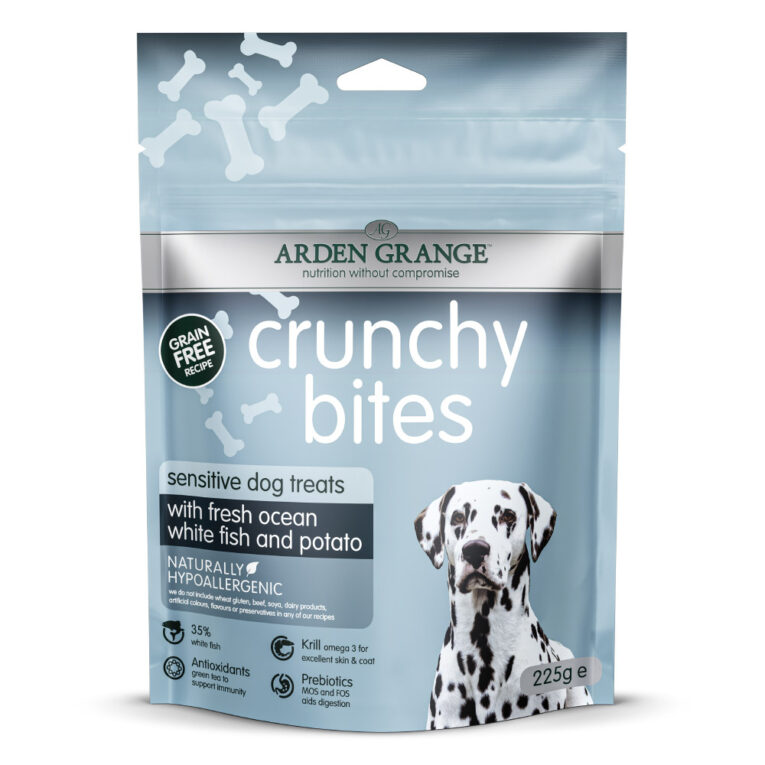Arden Grange Crunchy Bites mit ozeanischem Weißfisch & Kartoffel getreidefrei Die Tasty Crunchy Bites Sensitive von Arden Grange sind die perfekte Belohnung im Training oder einfach für Zwischendurch - und das ganz ohne Getreide. Gut drauf und Gutes drin: die Tasty Crunchy Bites Sensitive stecken voller nahrhafter Zutaten und Geschmack. Alle Rezepturen enthalten gelenkunterstützende Inhaltsstoffe