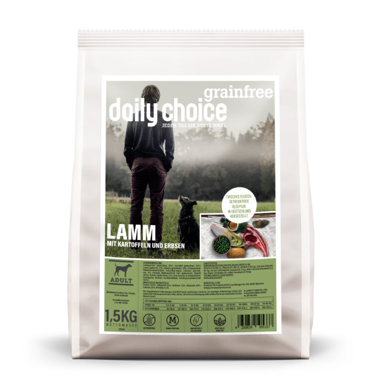 daily choice - Trockenfutter - Grainfree Lamm mit Kartoffeln und Erbsen (getreidefrei) Das Trockenfutter im Überblick: Getreidefreie Rezeptur mit Kartoffel Monoproteinfutter 35% Lamm Kräuter mit entzündungshemmender Wirkung Chicorée für eine optimale Verdaulichkeit Grünlippmuschel zur Unterstützung der Gelenke 100% in Deutschland hergestellt Alleinfuttermittel für Hunde aller Rassen Das Trockenfutter daily choice Grainfree Lamm mit Kartoffeln und Erbsen überzeugt aufgrund des Verzichtes auf getreidehaltige Kohlenhydrate und dem Einsatz von nur einer Proteinquelle durch eine hohe Akzeptanz und gute Verträglichkeit. Zudem ist es auch für Allergiker geeignet. Erbsen und Chicorée liefern wertvolle Eiweiße und können die Verdauung positiv beeinflussen. Zudem wirkt das Extrakt der neuseeländischen Grünlippmuschel unterstützend auf die Gelenke. Die Zugabe wertvoller Kräuter wie Brennnessel