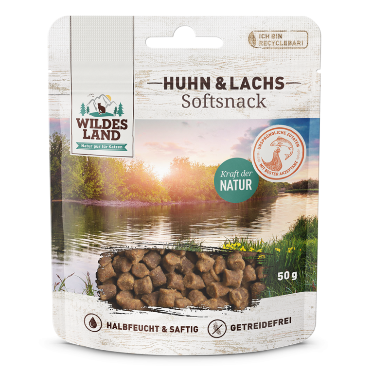 Wildes Land Softsnack Huhn & Lachs Ergänzungsfuttermittel für Katzen Entdecken Sie den leckeren Wildes Land Softsnack Huhn & Lachs und belohnen Sie Ihre Katze mit einem besonderen Leckerli. Die hohe Restfeuchte von 18 % und der hohe Anteil an frischem Hühnerfleisch und Lachs sorgen für eine besonders hohe Akzeptanz und saftige Kroketten. Die Softsnacks von Wildes Land sind frei von Getreide und Gluten und dadurch auch für ernährungssensible Katzen geeignet. Snacks sind ein wichtiger Bestandteil im Alltag mit Ihrer Samtpfote und geben Ihnen die Möglichkeit