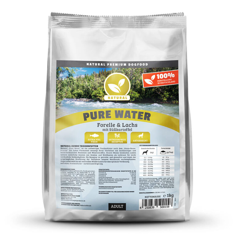 Natural - Trockenfutter - Pure Water mit Forelle und Lachs Das Hundefutter Natural Pure Water mit Forelle und Lachs ist ein vollwertiges Trockenfutter nach dem „Ganze-Beute-Prinzip“. Ein hoher Anteil an frischem Fisch sowie hochwertige Süßkartoffeln versorgen Ihren Vierbeiner mit hochwertigen Proteinen Kohlenhydraten. Der Fisch stammt zu 100% aus kontrollierter Herkunft und enthält wichtige Omega-3-Fettsäuren und reichlich Vitamin B6. Zusätzlich liefern leckere Süßkartoffeln und schmackhaftes Gemüse weitere wichtige Vitamine und Mineralstoffe. Die Rezeptur des getreide- und glutenfreien Trockenfutters ist der ursprünglichen Ernährung der Vorfahren unserer Haushunde nachempfunden und somit besonders natürlich. Durch seine hohe Verträglichkeit eignet sich das Trockenfutter Pure Water mit Forelle und Lachs auch optimal zur Ernährung von ernährungssensiblen Hunden aller Rassen. Die Natural Hundefutter werden mit Hilfe von Tierärzten und Produktexperten entwickelt und ausschließlich in Deutschland produziert. Hohe Ansprüche an die verwendeten Rohstoffe sichern außerdem eine durchgehend hohe Qualität der Produkte. Natürlich verzichtet Natural bei der Herstellung auf Geruchs-