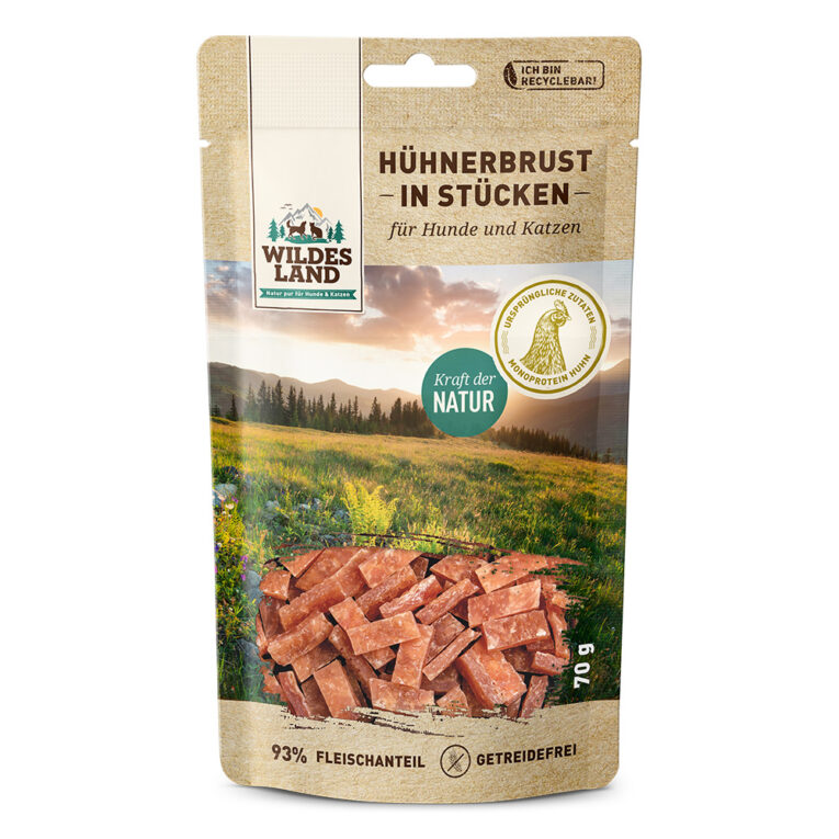 Wildes Land Hühnerbrust in Stücken Ergänzungsfuttermittel für Hunde und Katzen Der Wildes Land Fleischsnack Hühnerbrust in Stücken basiert auf der Ursprünglichkeit und Kraft der Natur. Schonend luftgetrocknet hat das magere Hühnerbrustfilet eine eine ausgezeichnete Akzeptanz und Verträglichkeit bei Hunden und Katzen. Die kleinen Stückchen des getreidefreien Snacks eignen sich ideal als artgerechte Belohnung sowohl für Ihren Hund oder Ihre Katze und gibt Ihnen die Möglichkeit