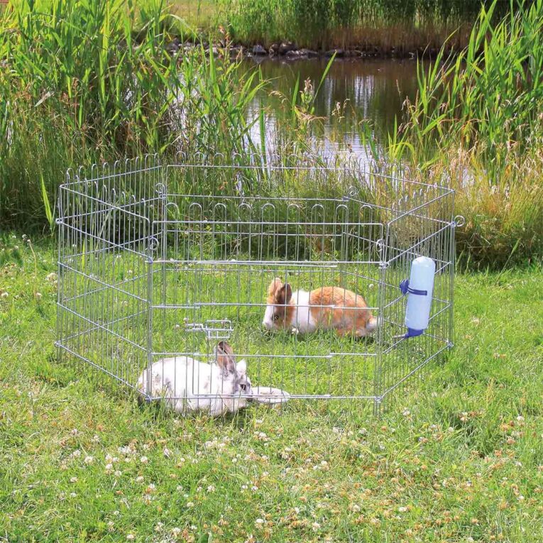 Das Trixie natura Freilaufgehege mit 6 Gitterelementen eignet sich für Kaninchen und andere Kleinnager. Hiermit können du und deine Nager entspannt und sicher die frische Luft genießen.