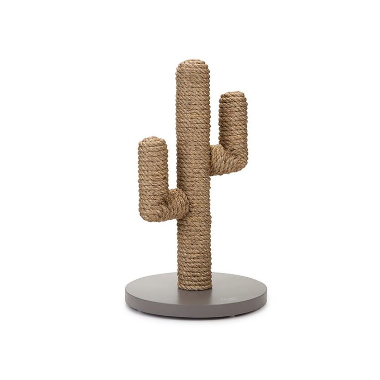 Kratzbaum von Designed by Lotte aus Sisal. Damit sind scharfe Krallen zum Klettern und Jagen kein Problem mehr.