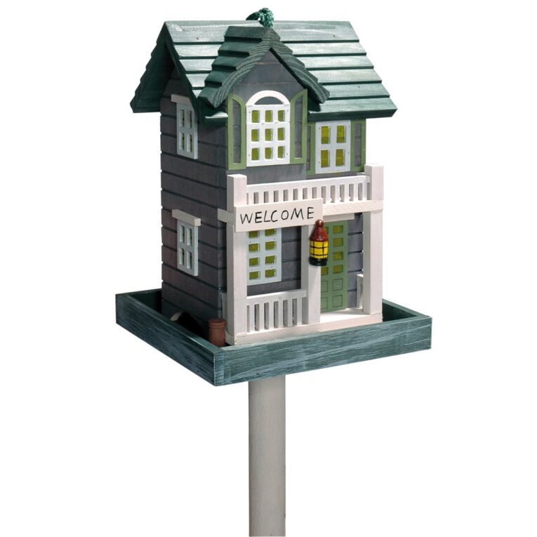 Vogelhaus aus Kiefernholz mit dekorativen Elementen. Farbig lasiert mit Futtersilo.