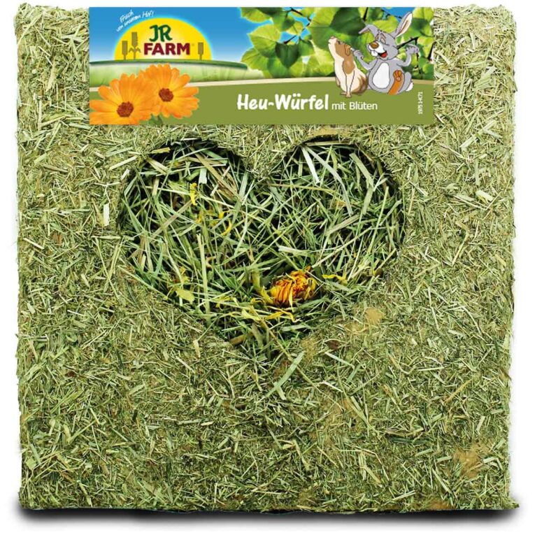Der Heu-Würfel aus 100% Natur ist prall gefüllt mit duftendem Bergwiesenheu von heimischen