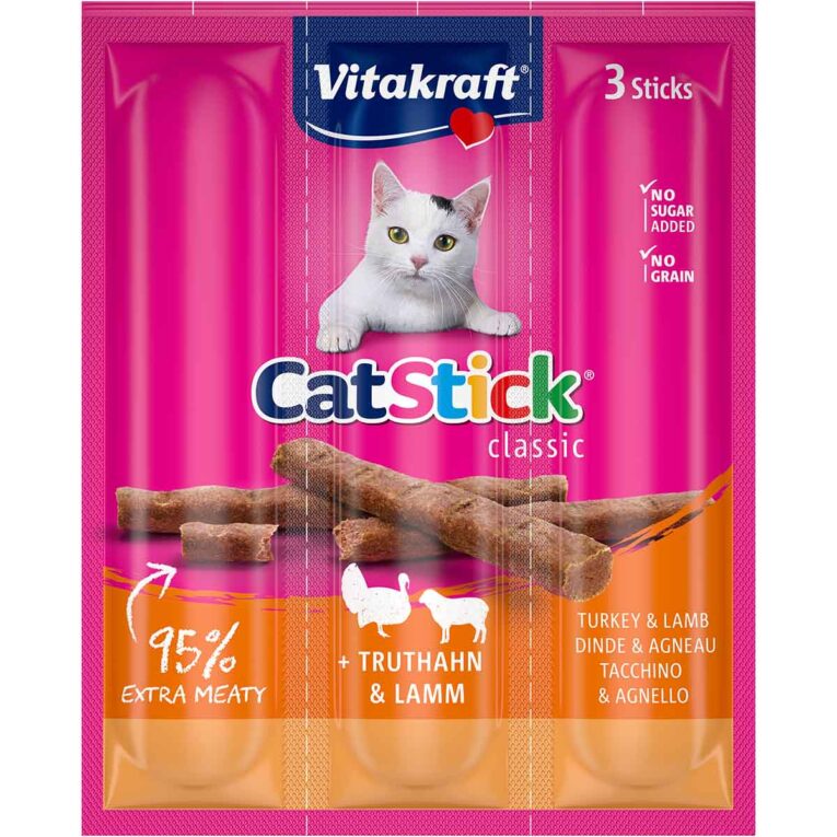 Cat-Sticks mini von Vitakraft mit Truthahn und Lamm sind besonders schmackhafte Katzensnacks mit einem hohen Fleischanteil.