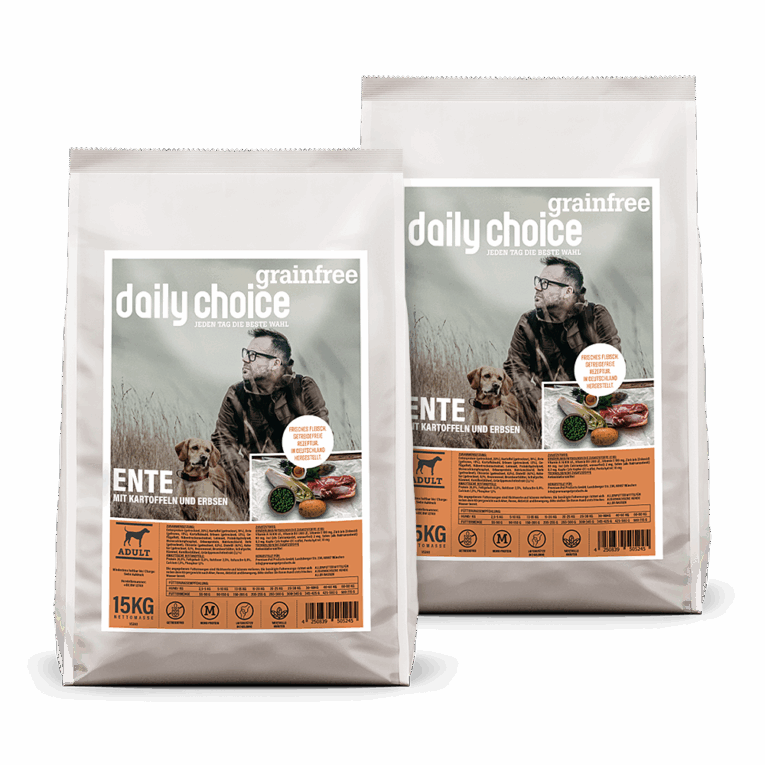 daily choice - Trockenfutter - Grainfree Ente mit Kartoffeln und Erbsen (getreidefrei) Alle Vorteile des Trockenfutters im Überblick: * Ohne getreidehaltige Kohlenhydrate * 35% Ente * Monoproteinfutter * Mit Kartoffel * Alleinfuttermittel * 100% in Deutschland hergestellt * Chicorée für eine optimale Verdaulichkeit * Grünlippmuschel zur Unterstützung der Gelenke * Mit KräuternDas daily choice Trockenfutter Grainfree Ente mit Kartoffeln und Erbsen ist durch den Verzicht auf getreidehaltige Kohlenhydrate und den Einsatz einer einzigen tierischen Proteinquelle besonders gut verträglich und hat eine hohe Akzeptanz. Erbsen und Chicorée liefern wertvolle Eiweiße und können die Verdauung positiv beeinflussen. Zudem wirkt das Extrakt der neuseeländische Grünlippmuschel unterstützend auf die Gelenke. 35% Ente sorgt in Kombination mit Käutern für einen außergewöhnlich guten Geschmack. Das Trockenfutter überzeugt Hunde aller Rassen und ist durch die ausgewogene und vollwertige Zusammensetzung als Alleinfuttermittel für jeden Tag bestens geeignet. Die Produkte von daily choice werden zu 100% in Deutschland produziert und stellen ein hochwertiges Alleinfuttermittel für ausgewachsene Hunde aller Rassen dar. Dabei wird viel Wert auf Regionalität und kurze Transportwege gelegt. Die Produktion erfolgt ohne chemische Farb- und Konservierungsstoffe. Rezepturen ohne minderwertige Kohlehydrate und Gluten sorgen für eine gute Akzeptanz und leichte Verdaulichkeit. Eine Übersicht über die leckeren Zutaten in daily choice Grainfree Ente mit Kartoffeln und Erbsen: