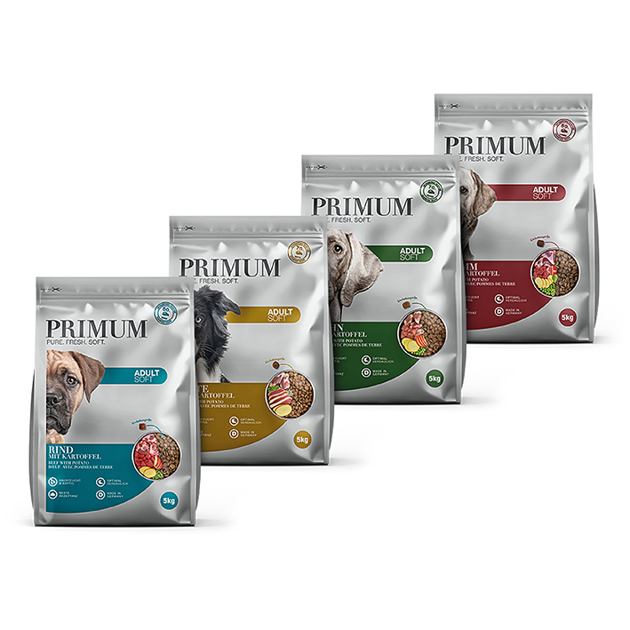 PRIMUM - Trockenfutter - Soft Adult Quartett (getreidefrei) Das schmackhafte Trockenfutter Soft von PRIMUM wird mit extra viel Frischfleisch langsam und schonend verarbeitet. Durch das bewährte Herstellungsverfahren werden alle Nährstoffe optimal zur Verfügung gestellt. Das besonders saftige Trockenfutter enthält besonders viel Feuchtigkeit. Dadurch sind die Kroketten weich und außergewöhnlich geschmacksintensiv. Die Rezeptur von PRIMUM Soft Hundefutter basiert je Sorte auf nur einer tierischen Proteinquelle und verzichtet vollständig auf Getreide. So ist das Trockenfutter auch ideal für Hunde mit Futtermittelunverträglichkeiten und Allergien geeignet. Als hochqualitative Vollnahrung enthält das semi moist Hundefutter alle wichtigen Nährstoffe und Vitamine und ist somit ideal für eine ganzheitliche und bewusste Hundeernährung. Mit feinem Fleisch